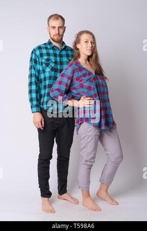 Full body shot of young couple ensemble hippie Banque D'Images