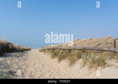 Chemin de sable à la plage de Noordwijk, Pays-Bas Banque D'Images