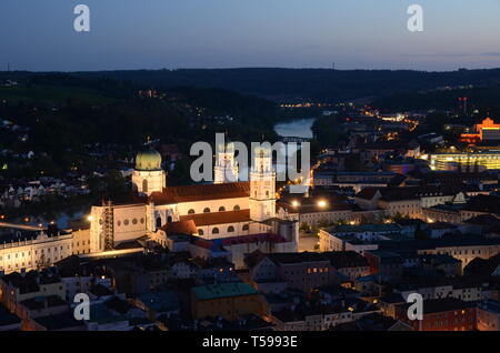 Vue panoramique de Passau par nuit Banque D'Images