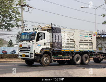 Chiang Mai, Thaïlande - 9 Avril 2019 : camion conteneur de SMK Logistique transport company. Photo road no.121 à environ 8 km du centre-ville de Chiangmai, Banque D'Images