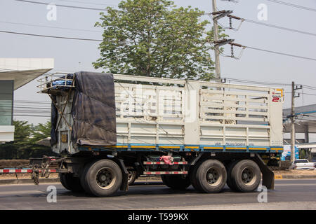 Chiang Mai, Thaïlande - 9 Avril 2019 : camion conteneur de SMK Logistique transport company. Photo road no.121 à environ 8 km du centre-ville de Chiangmai, Banque D'Images