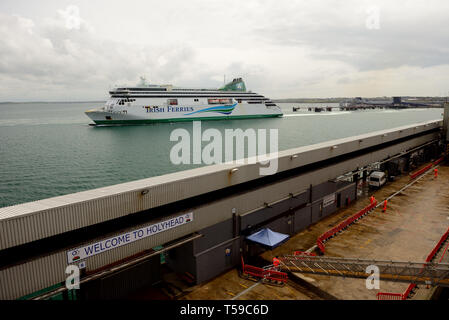 Irish Ferries Ulysses laissant Holyhead pour Dublin. Banque D'Images