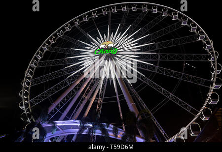 BANGKOK, THAÏLANDE, 10 janvier 2019 - Grande roue en Asiatique Bangkok by night, en Thaïlande. Banque D'Images