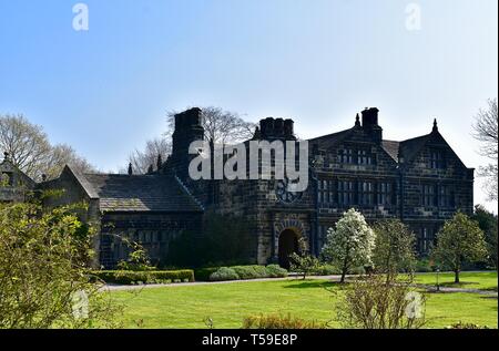 East Riddlesden Hall et des jardins Banque D'Images