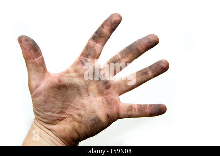 Une photo de mains sales d'un homme, souillés par l'huile et de la vaseline. Isolé sur un fond blanc. Banque D'Images