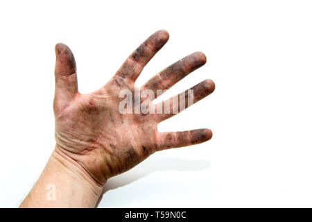 Une photo de mains sales d'un homme, souillés par l'huile et de la vaseline. Isolé sur un fond blanc. Banque D'Images