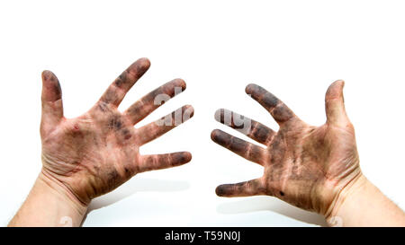 Une photo de mains sales d'un homme, souillés par l'huile et de la vaseline. Isolé sur un fond blanc. Banque D'Images