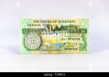 Un 1 (un) livre bank note de Guernesey isolated over white. Banque D'Images