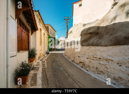 Belle vieille rue à Kokkari sur Samos, Grèce Banque D'Images