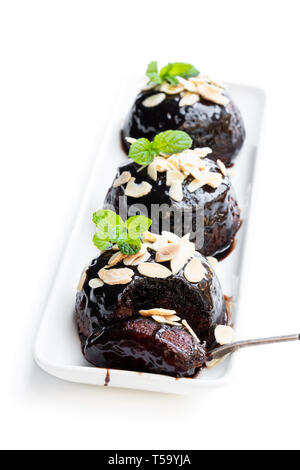 Sticky chocolate puddings isolated on white Banque D'Images