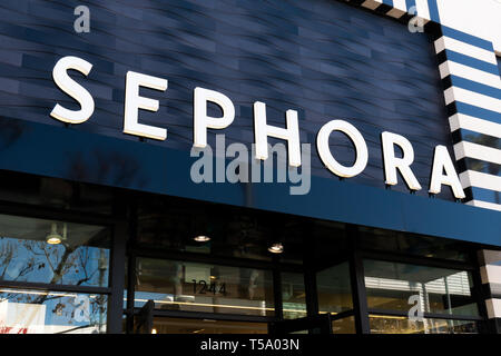 SANTA MONICA, CA/USA - 18 avril 2019 : Sephora store extérieur et le logo de marque. Banque D'Images