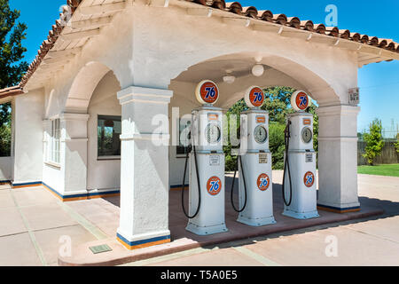 BAKERSFIELD, CA/USA - 28 août 2010 : Vintage Phillips 66 station d'essence. Union européenne 76 est une chaîne de stations de gaz situé à l'intérieur des Etats-Unis. Banque D'Images