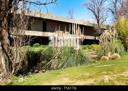 Lisbonne, Portugal - Mars 17, 2019 : Beaux jardins de Gulbenkian à Lisbonne, Portugal. Journée ensoleillée de printemps. Banque D'Images