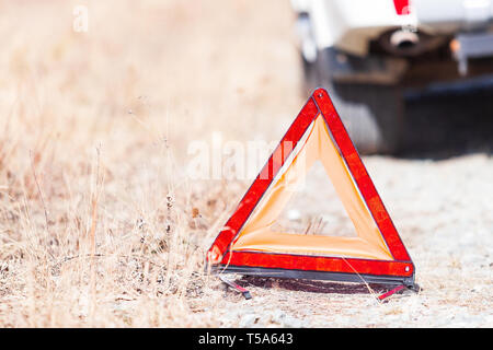 Libre sur l'inscription d'urgence rouge et blanc cassé sur le bord de la voiture Banque D'Images