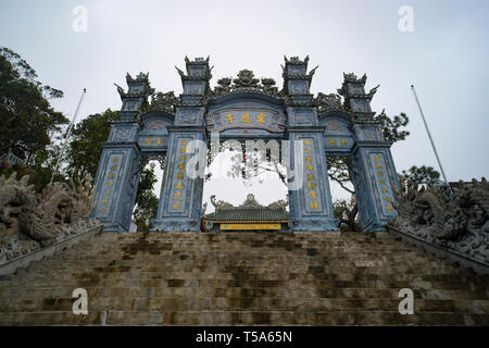 Da nang, Vietnam - janvier 07, 2019 : La porte de Ba Na Hills Mountain. Banque D'Images