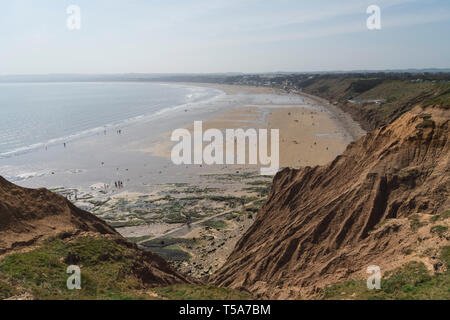 Journée d'été occupés à plage de Nazaré de Filey Brigg - Yorkshire Coast, UK Banque D'Images