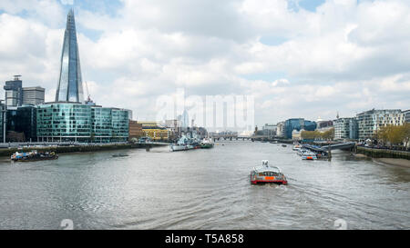 Une vue panoramique sur la Tamise à Londres. Banque D'Images