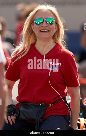 Sûr de woman in red polo shirt prenant part à vendredi pour l'école future grève pour le climat, Greta Thunberg. Rome, Italie - 19 Avril 2019 Banque D'Images