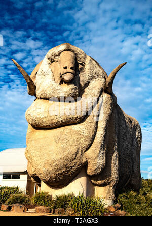 La statue de Big Merino est une attraction touristique populaire à Goulburn, en Nouvelle-Galles du Sud Banque D'Images