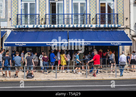 File d'en face de la célèbre pâtisserie Pasteis de Belem à Belem de Lisbonne, Portugal Banque D'Images