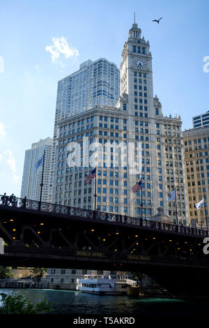 Wrigley building et DuSable Pont sur la rivière Chicago dans le centre-ville de Chicago Banque D'Images