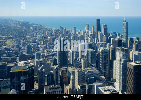 L'œil de l'oiseau remarquable vue sur le centre-ville de Chicago à partir de l'emblématique Willis Tower Skydeck au 103e étage Banque D'Images