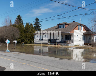 Québec,Canada. Une maison inondée de Berthierville Banque D'Images