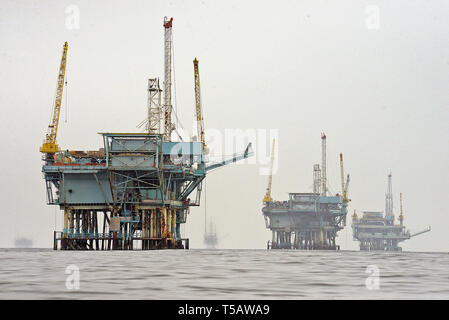 Santa Barbara, CA, USA. 24 juillet, 2016. Plates-formes pétrolières off shore sont indiquées dans le Santa Barbara, Californie Channel. Crédit : Mike Eliason/ZUMA/Alamy Fil Live News Banque D'Images