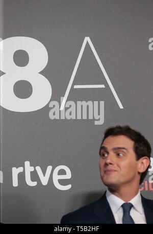 Madrid, Espagne ; 22/04/2019. Débat électoral des quatre principaux candidats à la présidence de l'Espagne 28 abril ((28A). Pablo Casado Parti Populaire (PP) de l'arrivée à la télévision espagnole (RTVE) studios Photo : Juan Carlos Rojas/photo | Alliance mondiale d'utilisation Banque D'Images