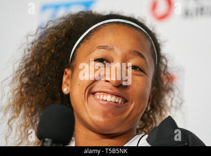 Stuttgart, Allemagne. Apr 23, 2019. Naomi OSAKA, JPN sourire à la conférence de presse au Grand Prix de tennis WTA Mesdames Porsche à Stuttgart, le 23 avril 2019. Crédit : Peter Schatz/Alamy Live News Banque D'Images