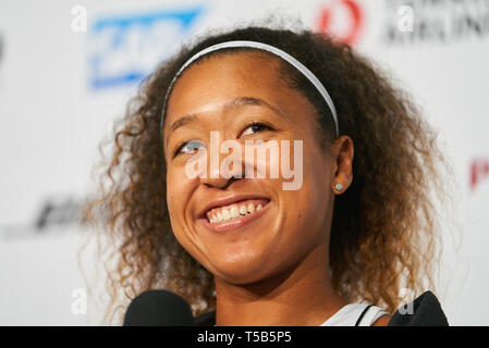 Stuttgart, Allemagne. Apr 23, 2019. Naomi OSAKA, JPN sourire à la conférence de presse au Grand Prix de tennis WTA Mesdames Porsche à Stuttgart, le 23 avril 2019. Crédit : Peter Schatz/Alamy Live News Banque D'Images