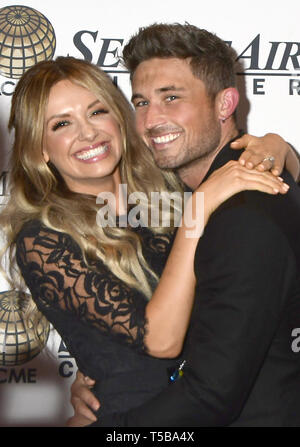 22 avril 2019 - Nashville, Tennessee, États-Unis - 22 avril 2019 - Nashville, Tennessee - Carly Pearce, Michael Ray. T.J. Martell Foundation Nashville meilleures caves 2019 tenue à l'hôtel Loews Vanderbilt Hotel. Crédit photo : Dara-Michelle Farr/AdMedia (crédit Image : © Dara-Michelle Farr/AdMedia via Zuma sur le fil) Banque D'Images