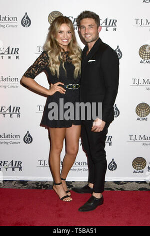 22 avril 2019 - Nashville, Tennessee, États-Unis - 22 avril 2019 - Nashville, Tennessee - Carly Pearce, Michael Ray. T.J. Martell Foundation Nashville meilleures caves 2019 tenue à l'hôtel Loews Vanderbilt Hotel. Crédit photo : Dara-Michelle Farr/AdMedia (crédit Image : © Dara-Michelle Farr/AdMedia via Zuma sur le fil) Banque D'Images