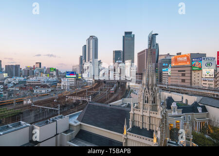 Twilight à la gare de Nagoya à Nagoya City, Japon. Banque D'Images