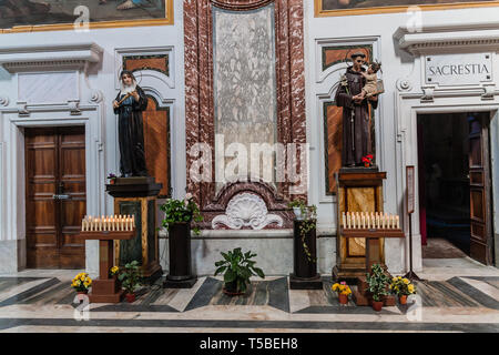 Les statues de Sainte Marie et saint Joseph avec l'enfant Jésus dans la Basilique de Sainte Marie des Anges et des Martyrs, Rome Banque D'Images