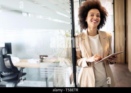 Propriétaire de l'entreprise chef de file portrait, peut-être membre du personnel finances, comptable, gestionnaire Banque D'Images