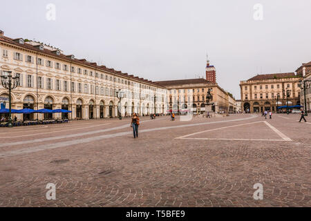 Piazza San Carlo, une des principales places de la ville de Turin, une vue de côté sud Banque D'Images