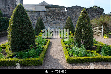 Vue sur Jardin proche de Dunbar off Canongate à Édimbourg Vieille Ville, Ecosse, Royaume-Uni Banque D'Images