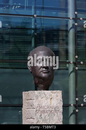 Le monument de la réunification, les pères l'ancien chancelier Helmut Kohl, l'ancien président américain George Bush, la Russie, l'ancien Président Mikhaïl Gorbatchev Banque D'Images