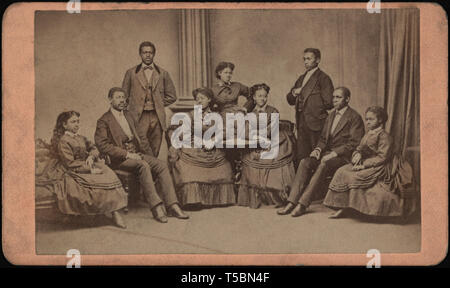 Portrait de groupe de l'Université Fisk Jubilee Singers, avec (de g. à dr.) Minnie Tate, Greene Evans, Isaac Dickerson, Jennie Jackson, Maggie Porter, Ella, Thomas Sheppard, Rutling Benjamin Holmes, et Eliza Walker, William A. Gladstone Collection of African American Photographs, 1870' Banque D'Images