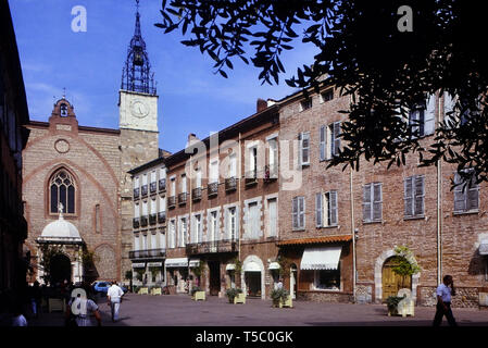 Place Leon Gambetta et la Basilique Cathédrale de Saint Jean le Baptiste, Perpignan, Pyrénées-Orientales, France Banque D'Images