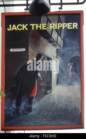 Le vieux Jack the Ripper enseigne de pub à Londres, en Angleterre. UK Circa 1980 Banque D'Images