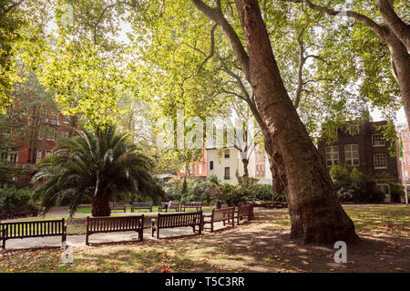 Mount Street Gardens à Mayfair, Londres. Banque D'Images