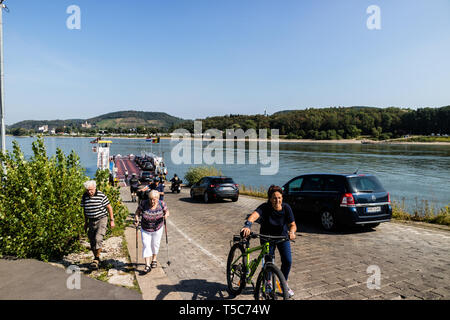 Ferry à Rhin entre Rheinbrohl et Bad Breisig, Rhénanie-Palatinat, Allemagne, 19.08.2018 Banque D'Images