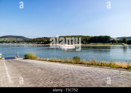 Ferry à Rhin entre Rheinbrohl et Bad Breisig, Rhénanie-Palatinat, Allemagne, 19.08.2018 Banque D'Images