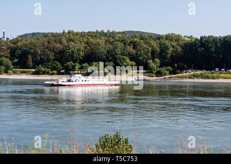 Ferry à Rhin entre Rheinbrohl et Bad Breisig, Rhénanie-Palatinat, Allemagne, 19.08.2018 Banque D'Images