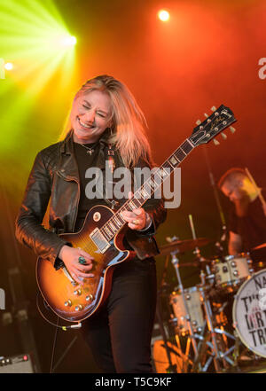 Joanne Shaw Taylor se produiront au festival Cornbury, Chadlington, Oxfordshire, UK. Le 12 juillet 2015. Banque D'Images