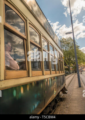 PORTO, PORTUGAL - 3 avril, 2019 : tramway de la rue historique de Porto, Portugal Banque D'Images