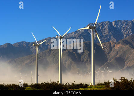 Les éoliennes à la ferme éolienne de San Gorgonio à Palm Springs, Californie, USA Banque D'Images