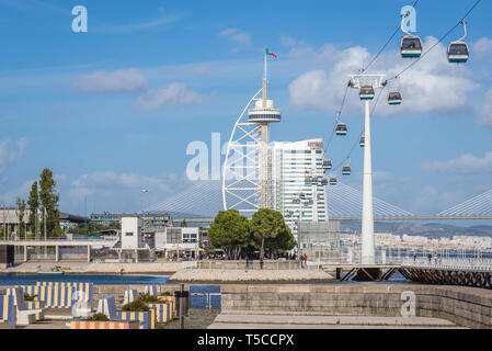 Tour Vasco da Gama Lisbonne télécabine et téléphérique jusqu'au parc des nations dans la ville de Lisbonne, Portugal Banque D'Images